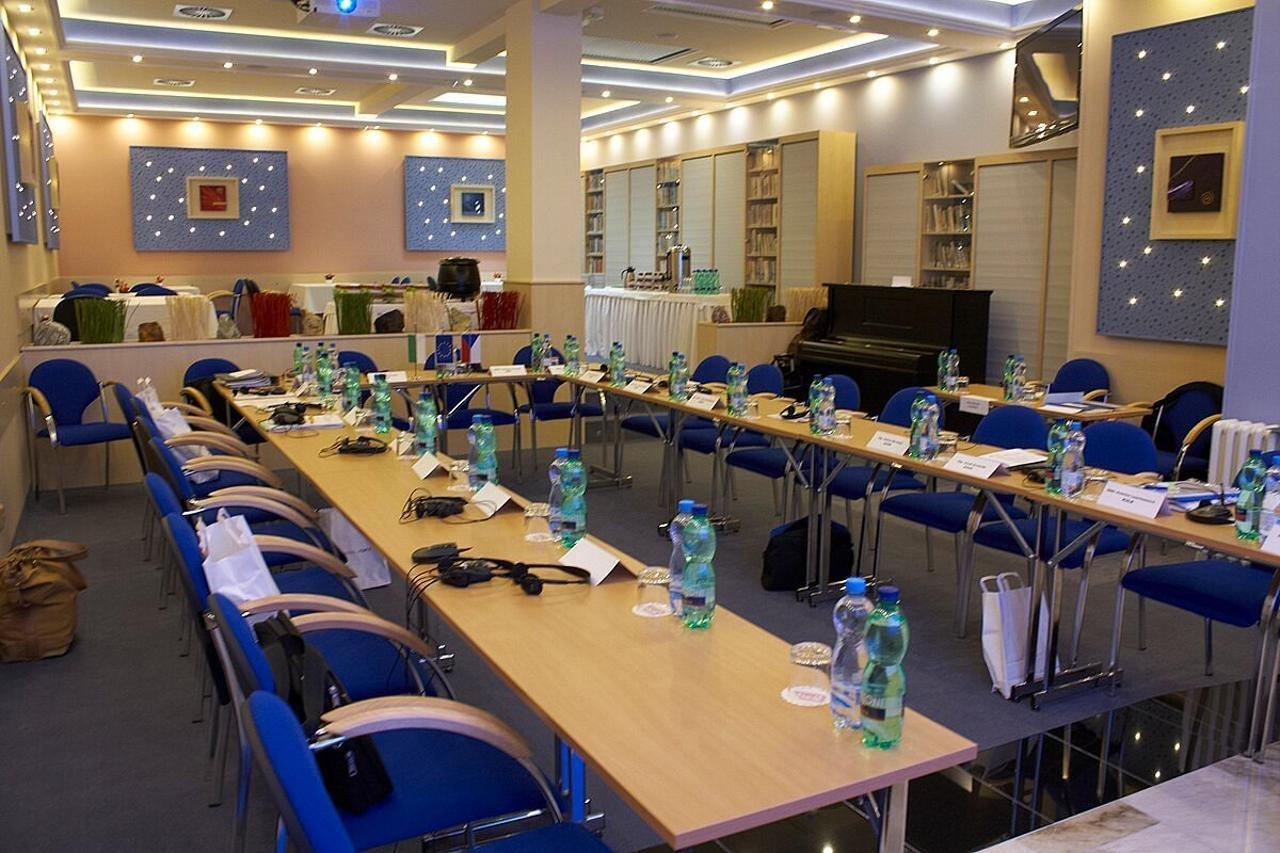 Krivan Hotel Karlovy Vary Bagian luar foto