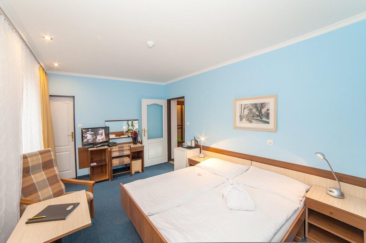 Krivan Hotel Karlovy Vary Bagian luar foto