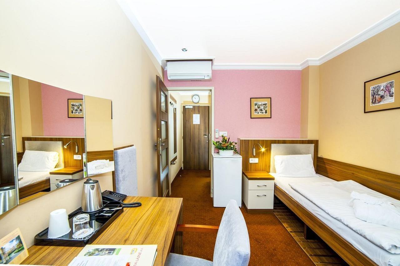 Krivan Hotel Karlovy Vary Bagian luar foto